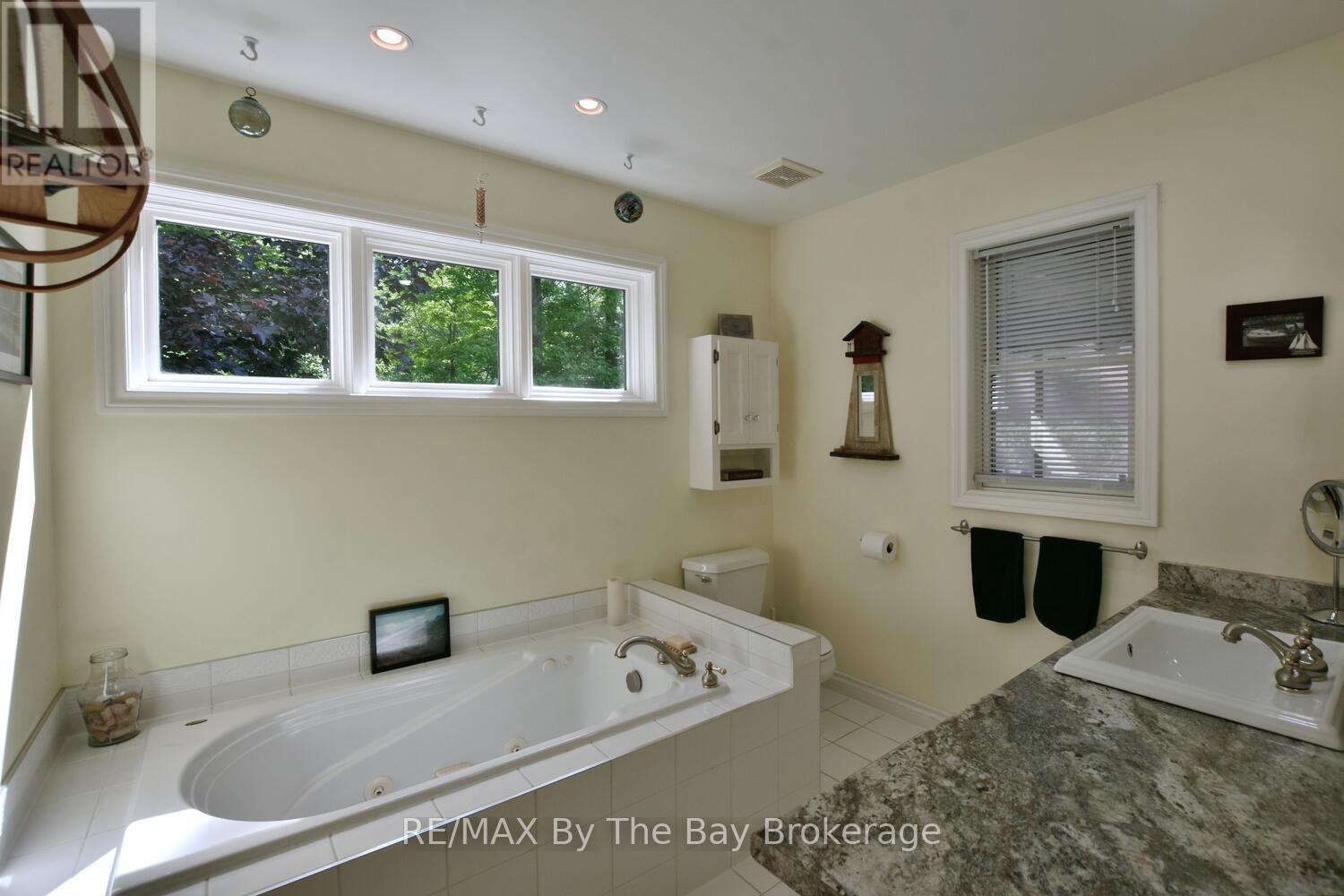 1327 River Road E, Wasaga Beach, Ontario  L9Z 2R7 - Photo 36 - S12616242