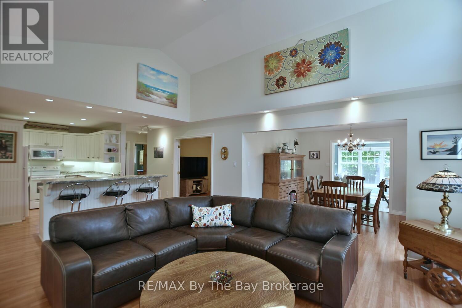 1327 River Road E, Wasaga Beach, Ontario  L9Z 2R7 - Photo 8 - S12616242