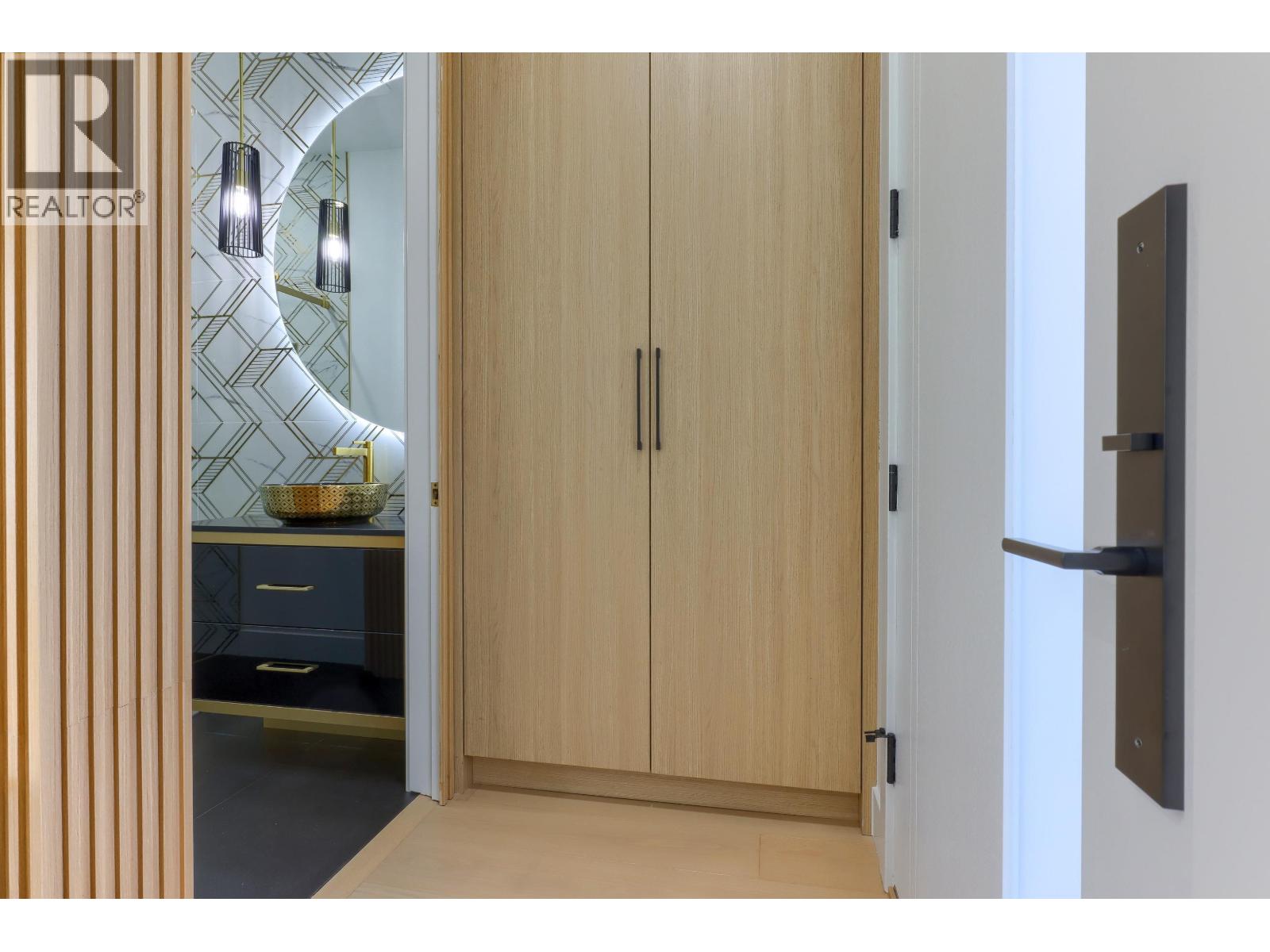 4670 Todd Street, Vancouver, British Columbia  V5R 3P8 - Photo 3 - R3072947