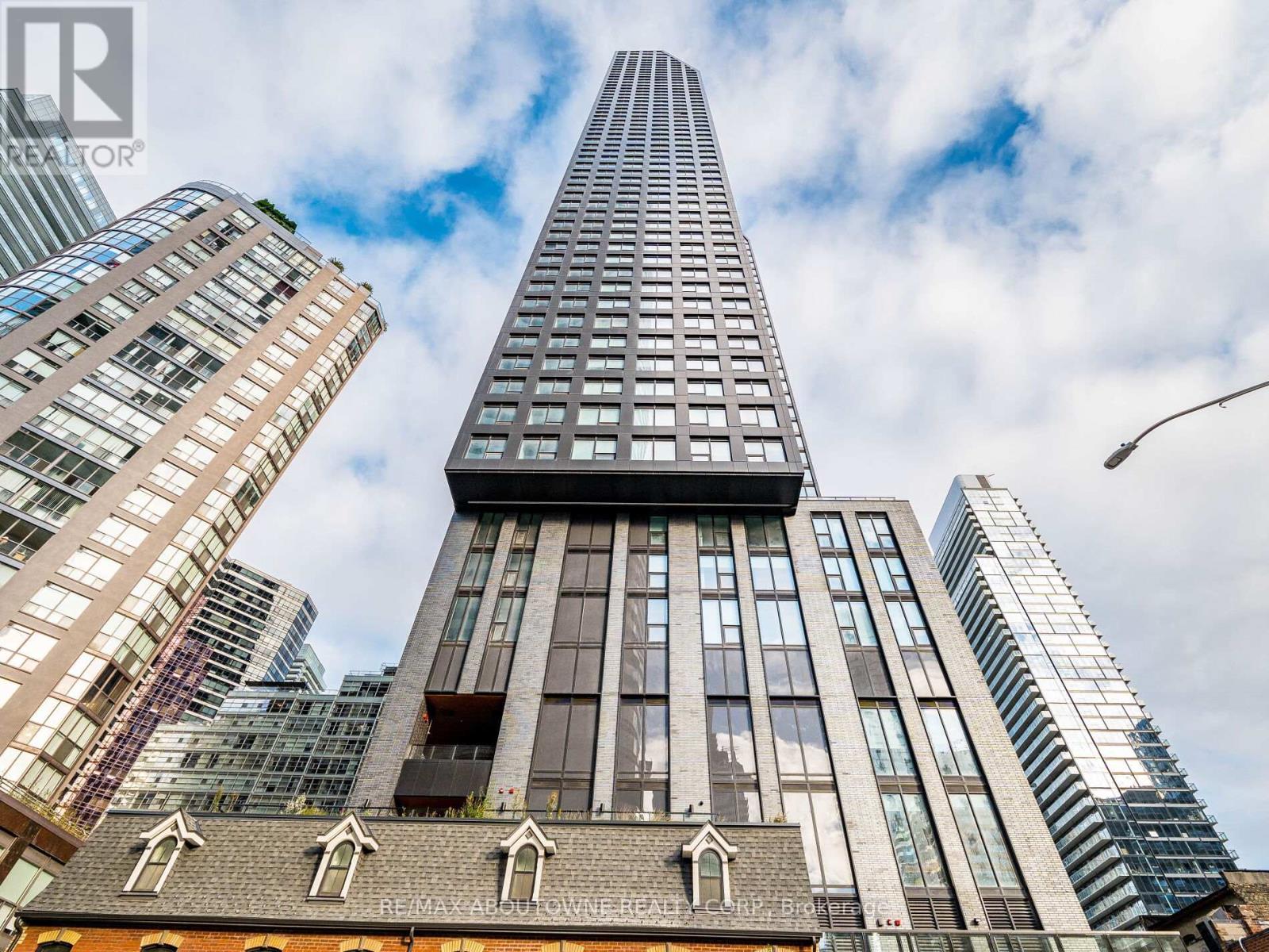 1116 - 8 WELLESLEY STREET W, Toronto, Ontario