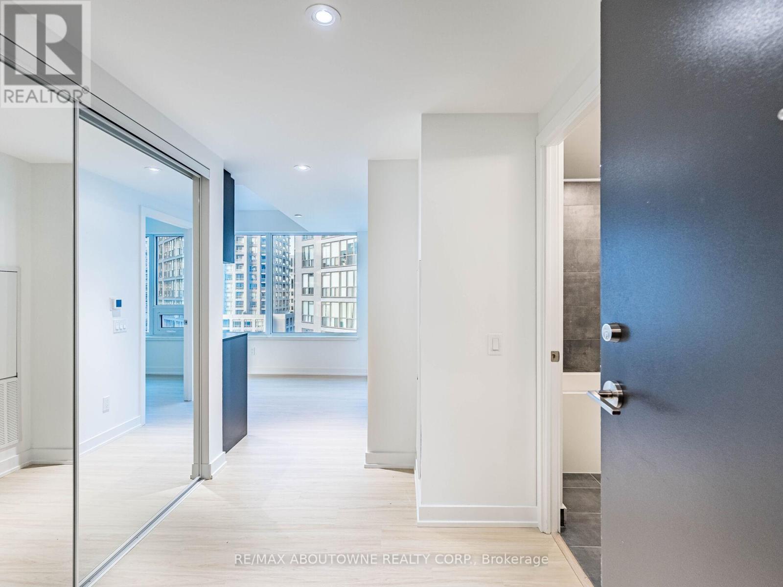 1116 - 8 Wellesley Street W, Toronto, Ontario  M4Y 0J5 - Photo 9 - C12616264