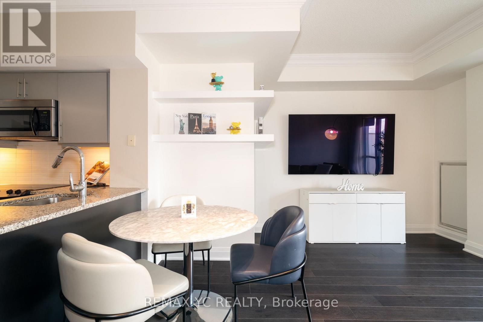 1709 - 83 Redpath Avenue, Toronto, Ontario  M4S 0A2 - Photo 2 - C12616284