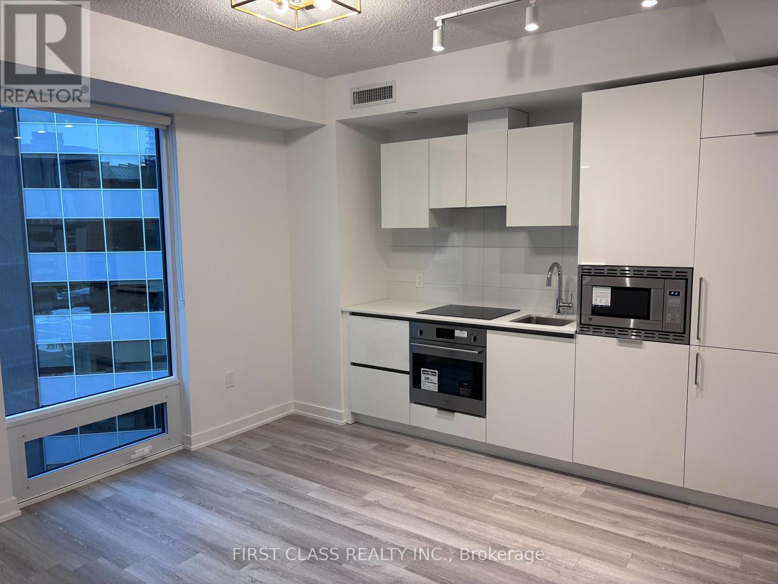 903 - 238 Simcoe Street, Toronto, Ontario  M5T 1T4 - Photo 2 - C12616316