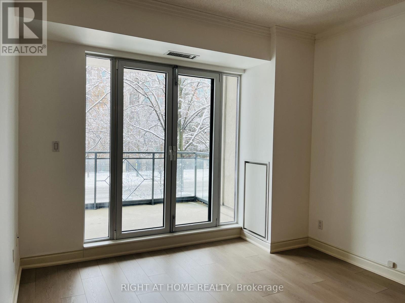 216 - 11 William Carson Crescent, Toronto, Ontario  M2P 2G1 - Photo 4 - C12616334