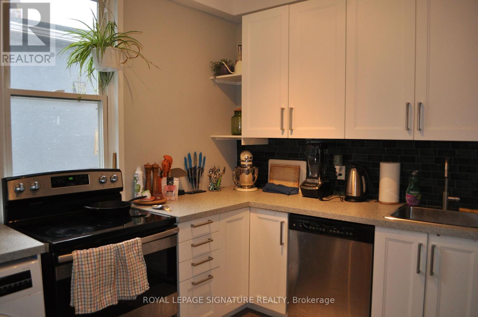 2nd Floor - 133 Brock Street, Toronto, Ontario  M6K 2L5 - Photo 5 - C12616354