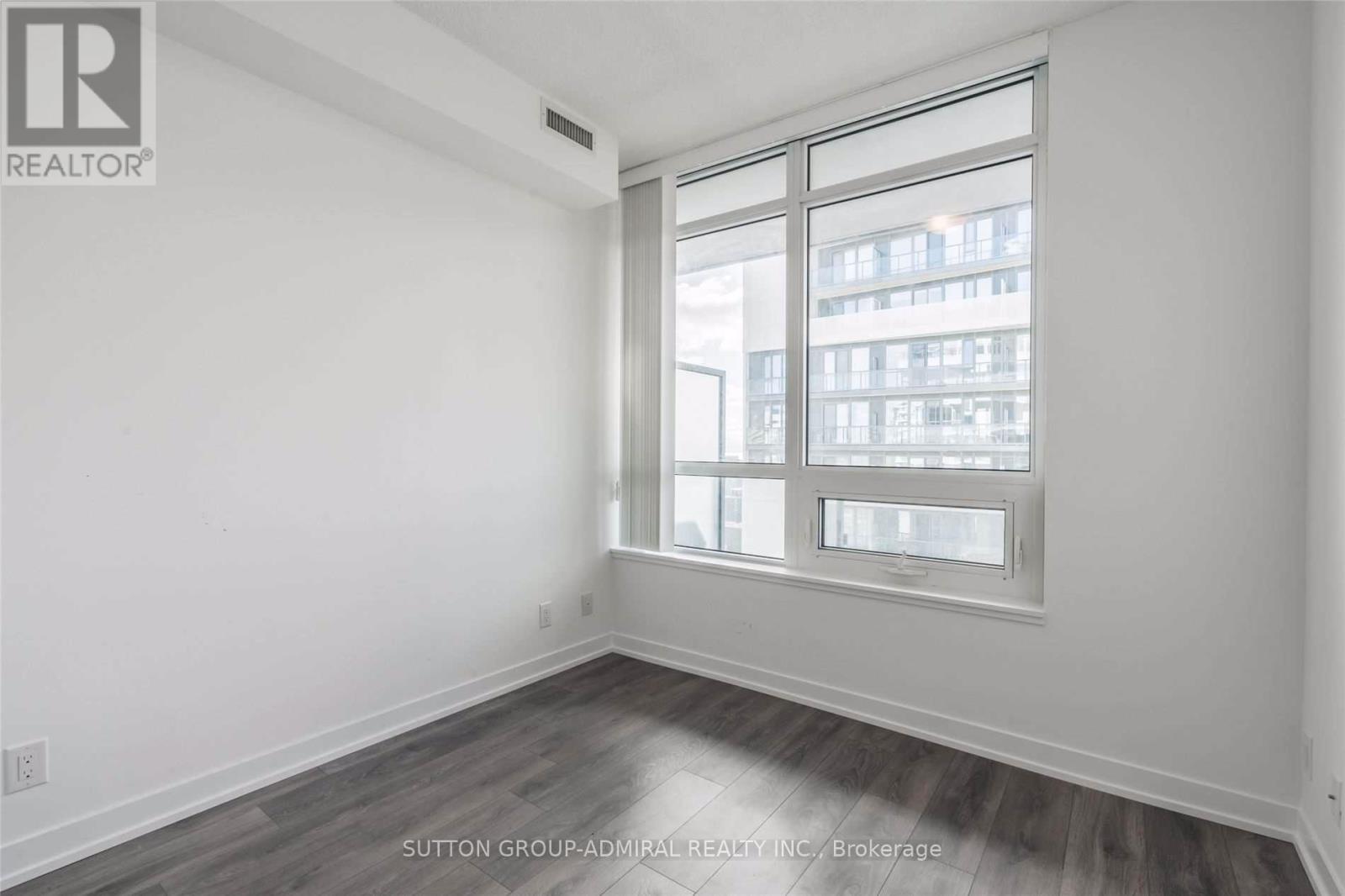 1611 (Room 3) - 365 Church Street, Toronto, Ontario  M5B 0B5 - Photo 2 - C12616356