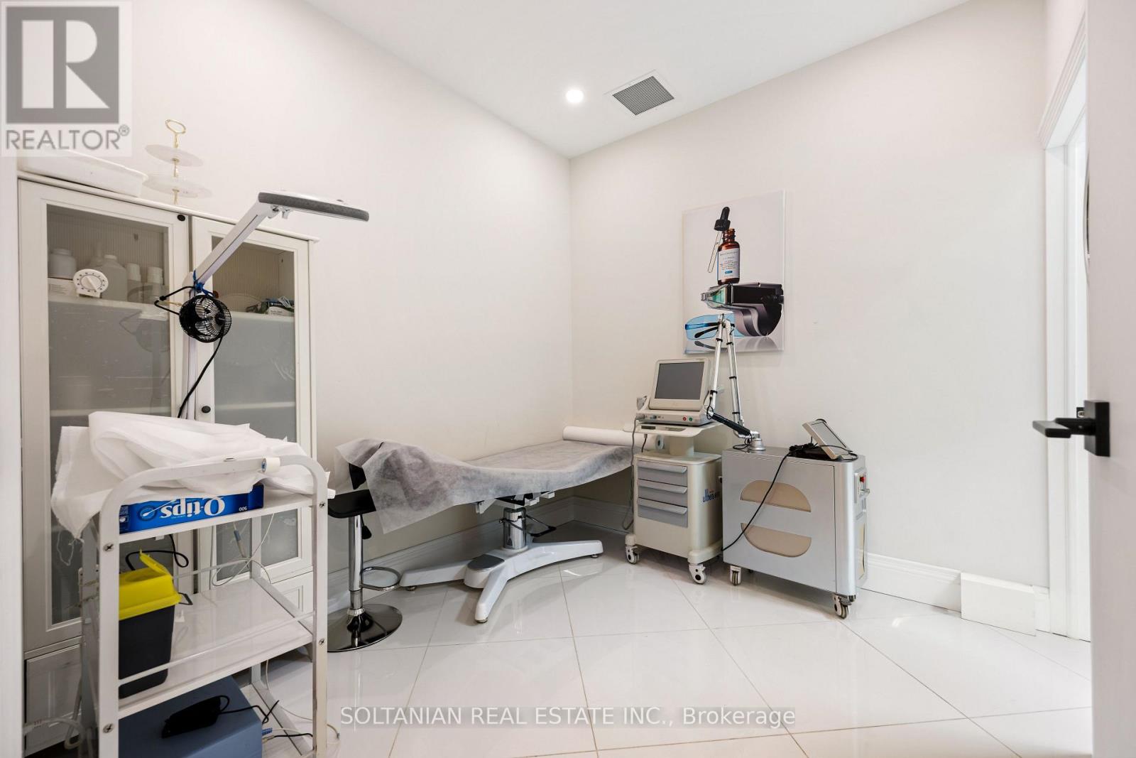 515 Wilson Avenue, Toronto, Ontario  M3H 1V1 - Photo 11 - C12616358