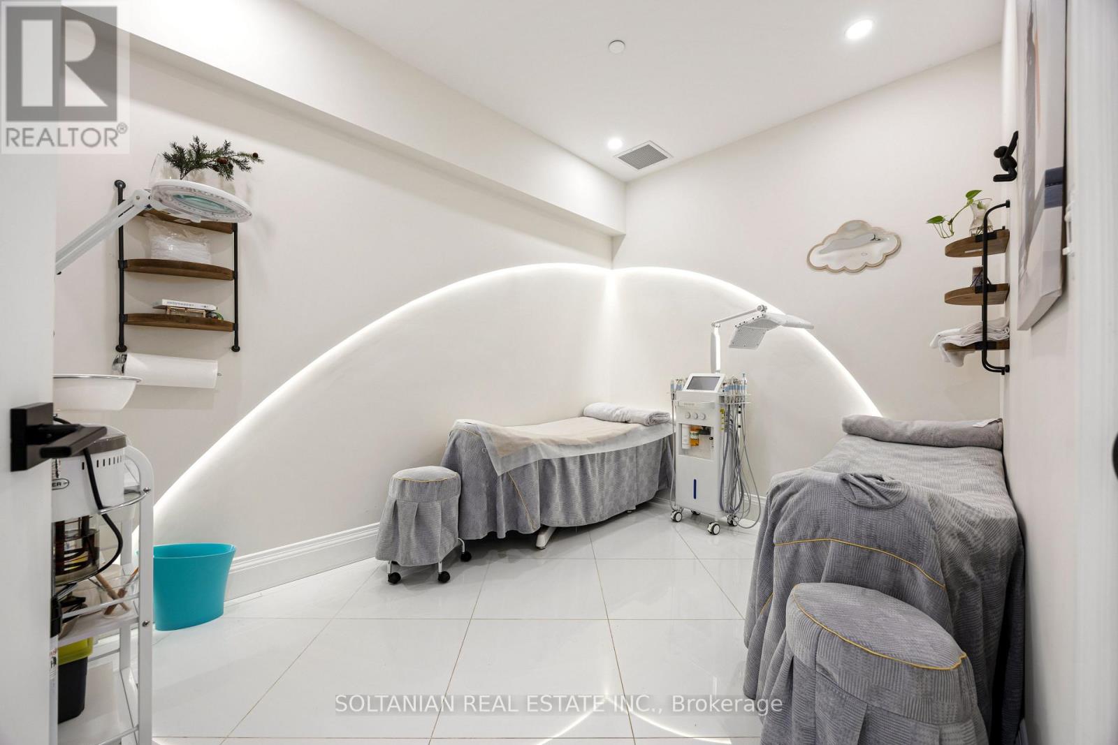 515 Wilson Avenue, Toronto, Ontario  M3H 1V1 - Photo 8 - C12616358