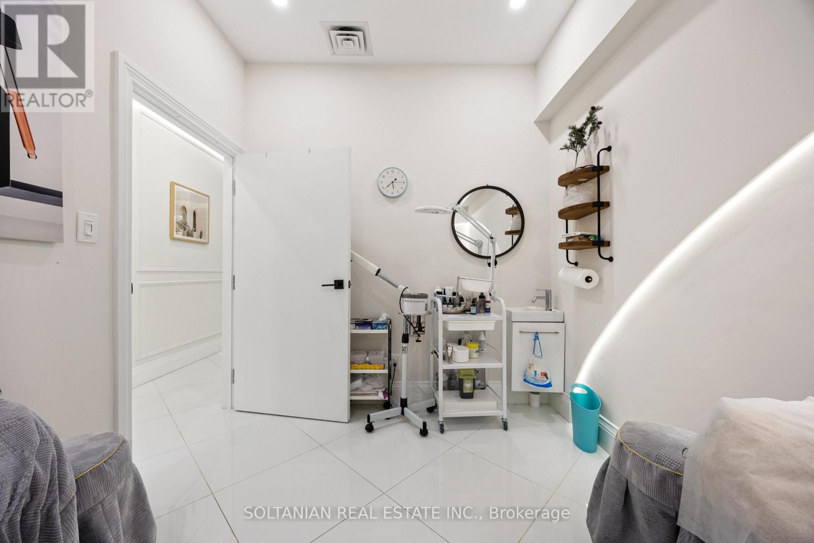 515 Wilson Avenue, Toronto, Ontario  M3H 1V1 - Photo 9 - C12616358