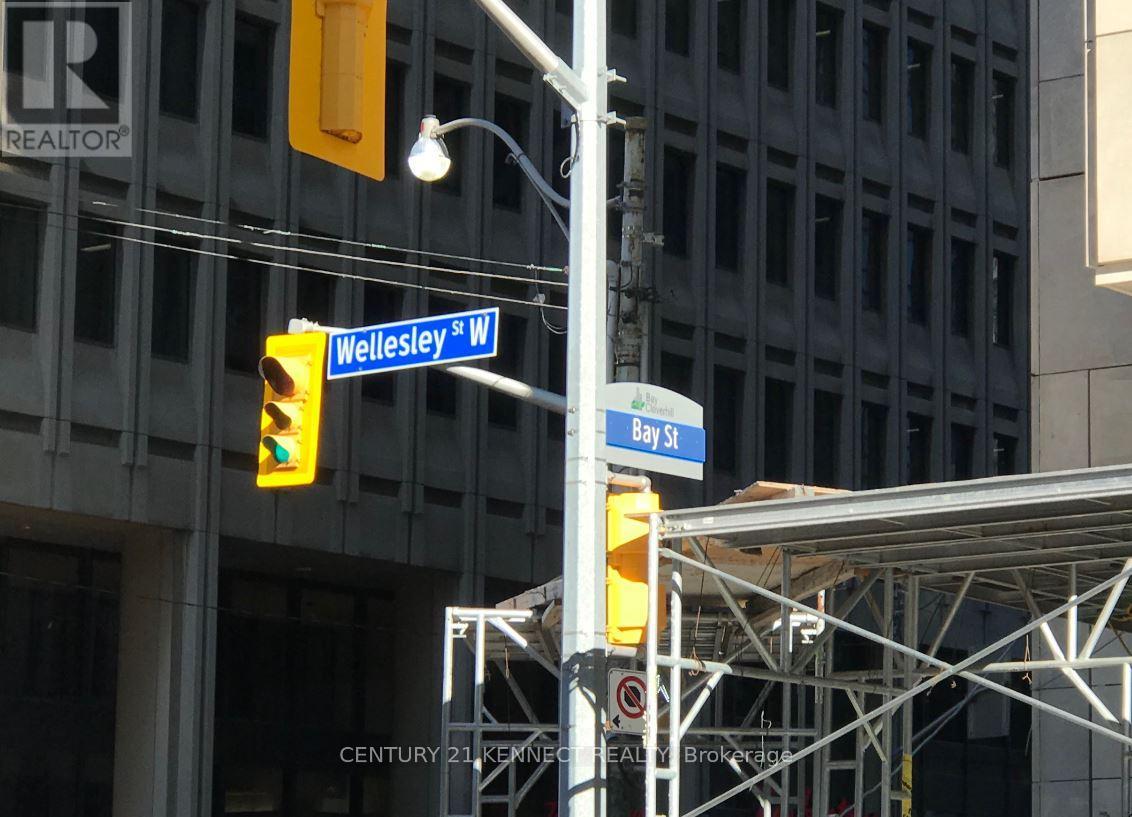 1704 - 955 Bay Street, Toronto (Bay Street Corridor), Ontario  M5S 0C6 - Photo 2 - C12616362