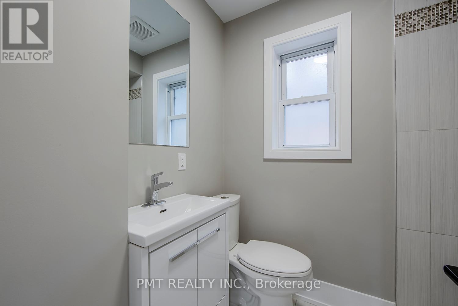 Main - 291 Glebemount Avenue, Toronto, Ontario  M4C 3V4 - Photo 11 - E12616324