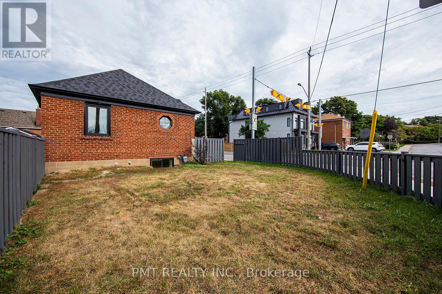 Main - 291 Glebemount Avenue, Toronto, Ontario  M4C 3V4 - Photo 21 - E12616324