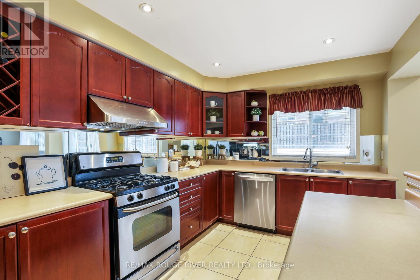 14 Clapperton Drive, Ajax, Ontario  L1T 4X9 - Photo 15 - E12616340