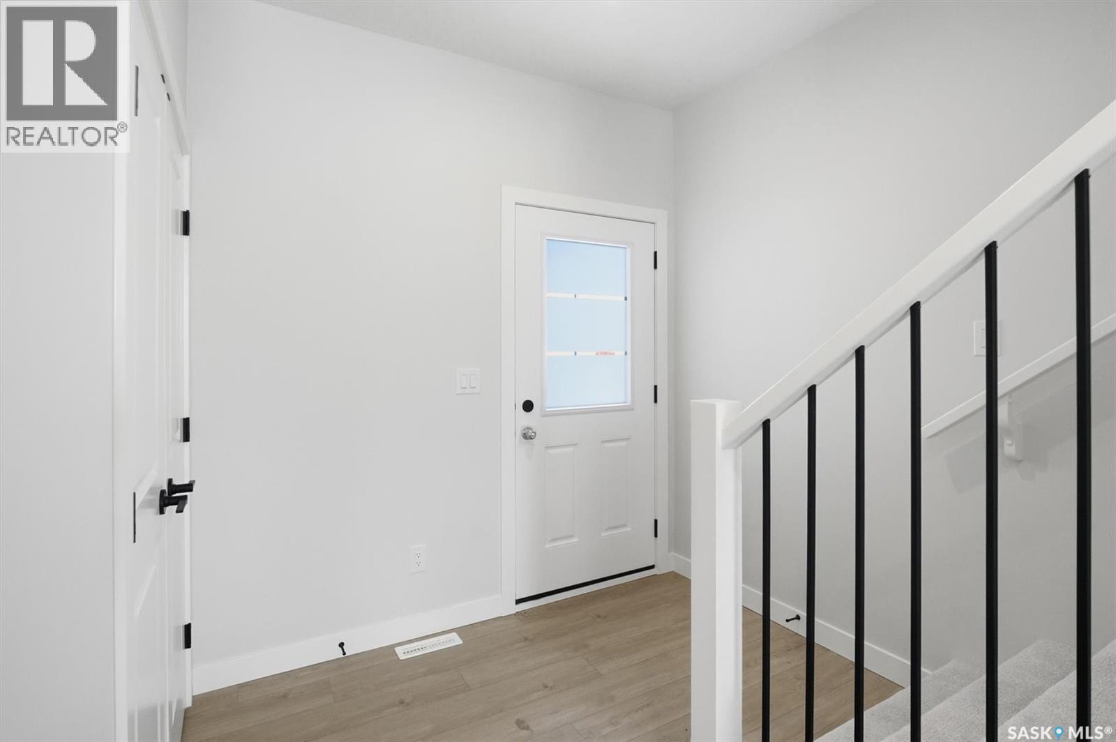 422 Cockcroft Place, Saskatoon, Saskatchewan  S7V 1Y9 - Photo 3 - SK025472