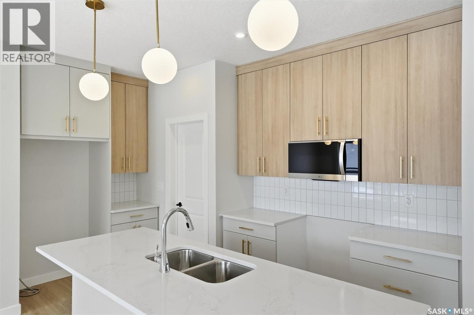 422 Cockcroft Place, Saskatoon, Saskatchewan  S7V 1Y9 - Photo 6 - SK025472