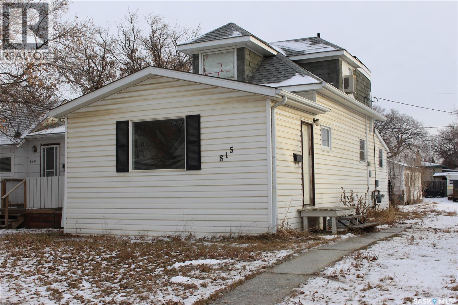 815 6th AVENUE NE, moose jaw, Saskatchewan