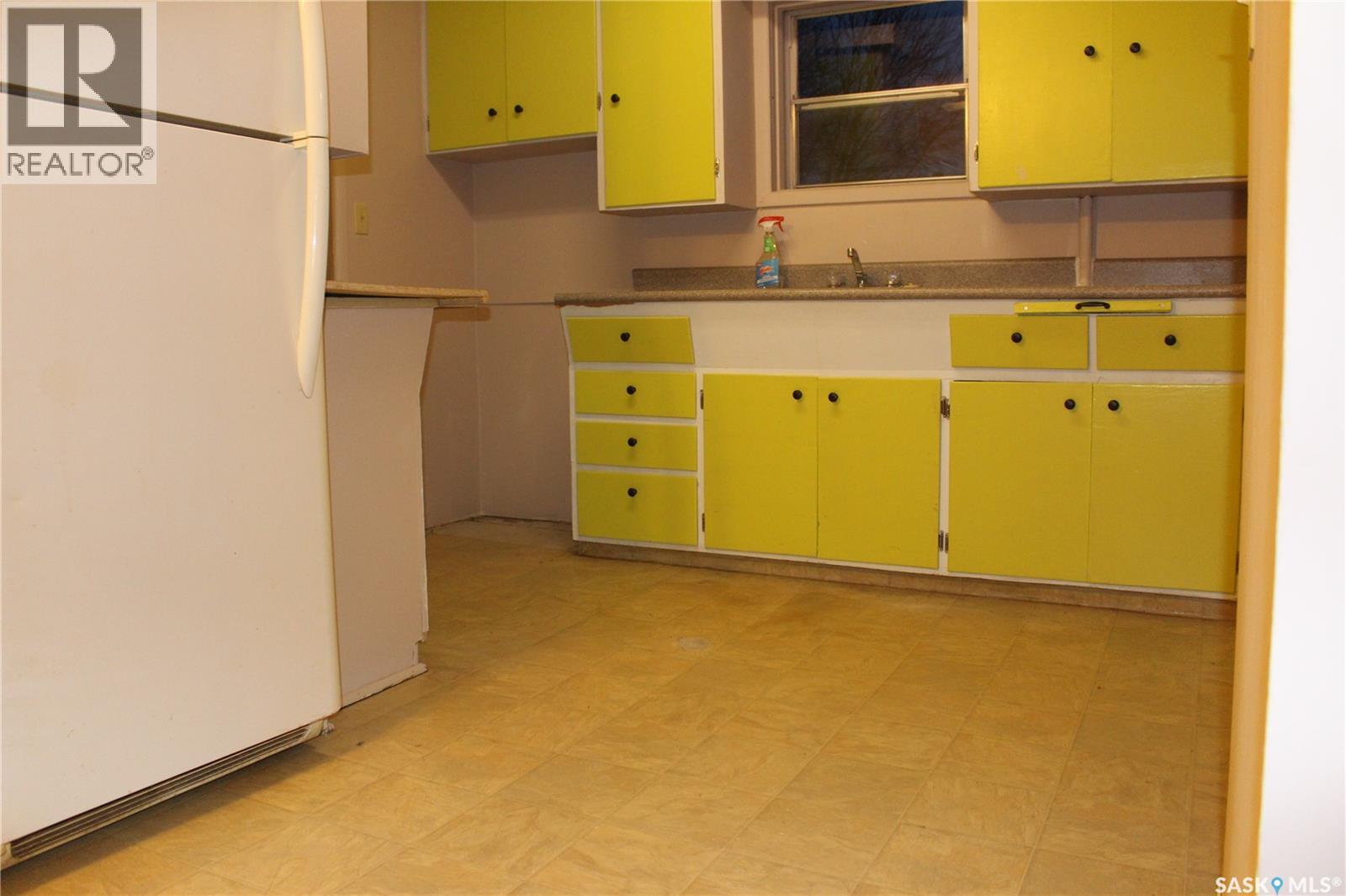 815 6th Avenue Ne, Moose Jaw, Saskatchewan  S6H 1L4 - Photo 4 - SK025462