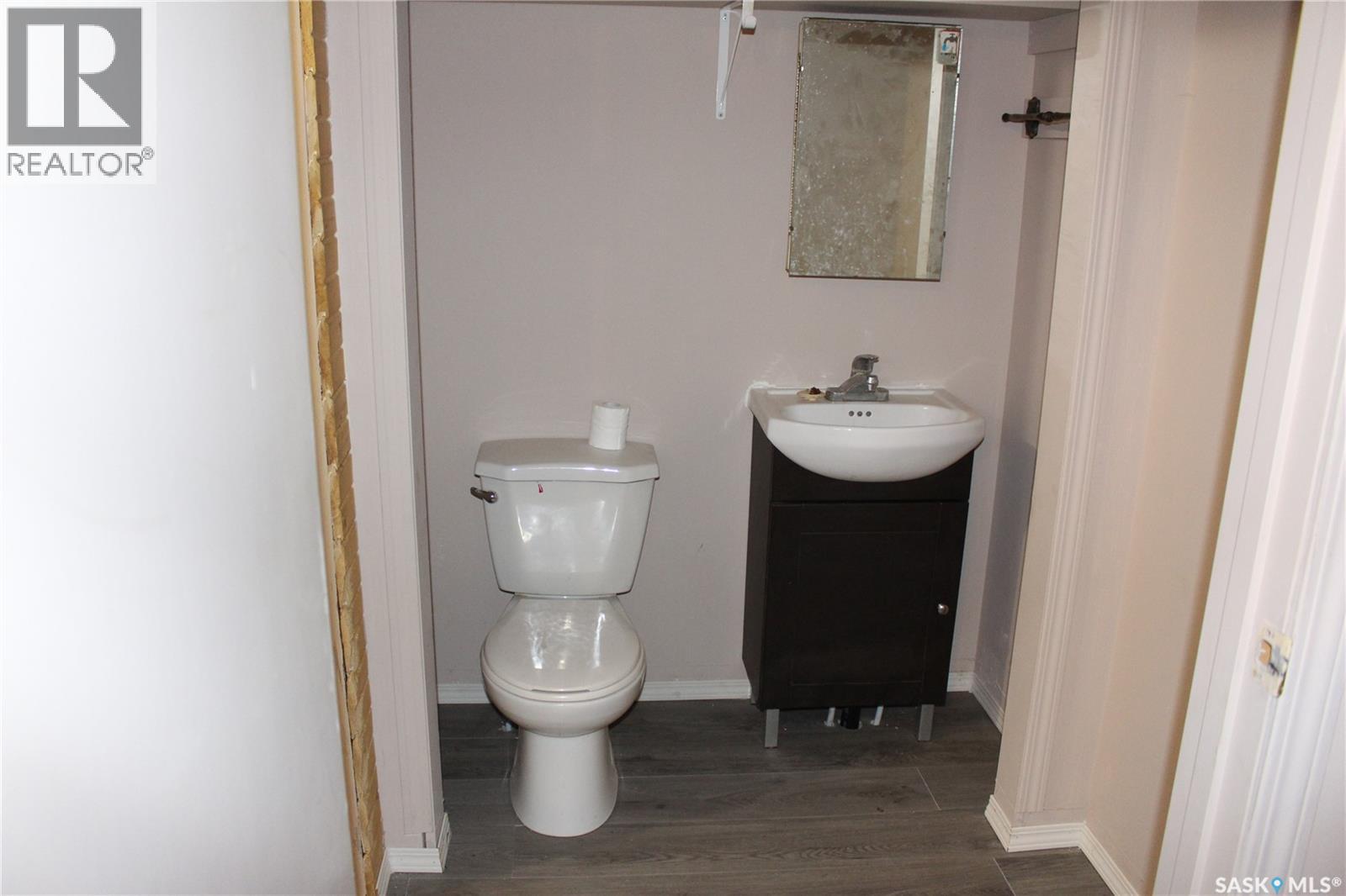 815 6th Avenue Ne, Moose Jaw, Saskatchewan  S6H 1L4 - Photo 8 - SK025462