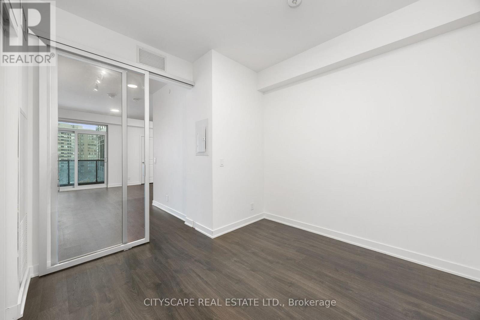 501 - 30 Upper Mall Way, Vaughan, Ontario  L4J 0L7 - Photo 13 - N12616282