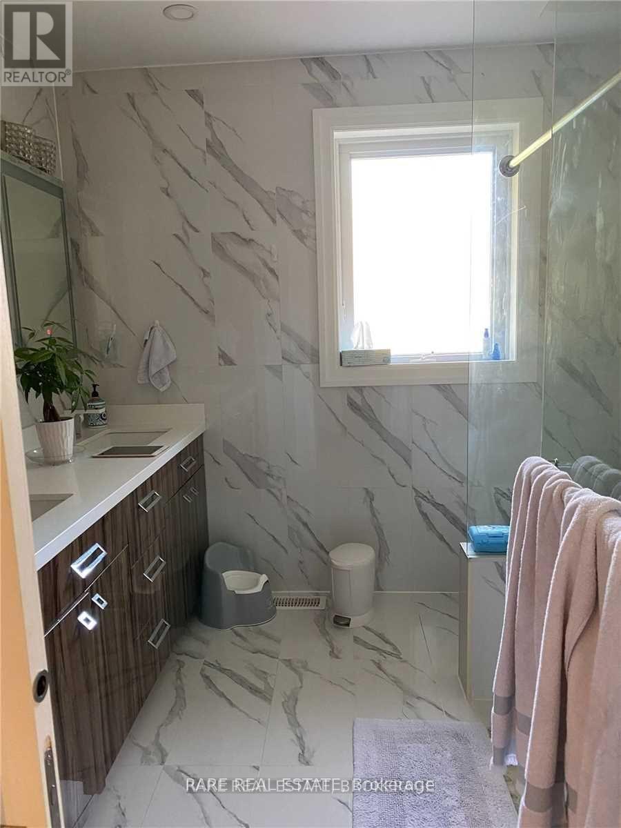 60 Patricia Drive, King, Ontario  L7B 1H5 - Photo 6 - N12616298