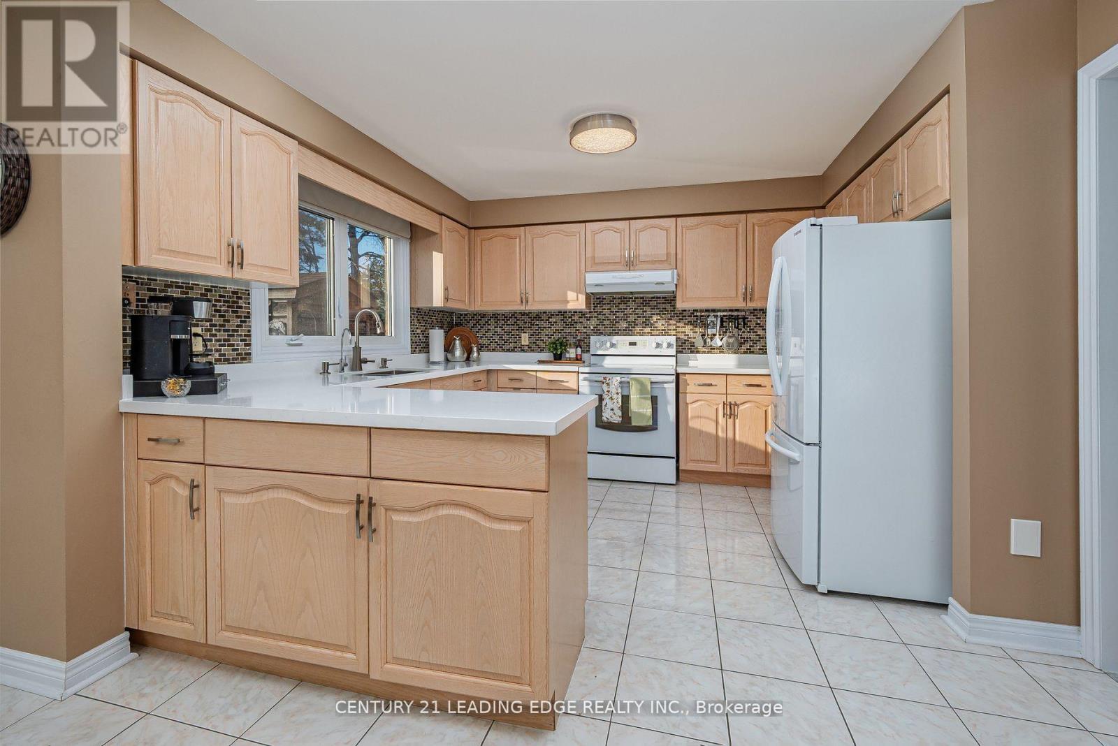 207 Larkin Avenue, Markham, Ontario  L3P 4Y7 - Photo 11 - N12616368