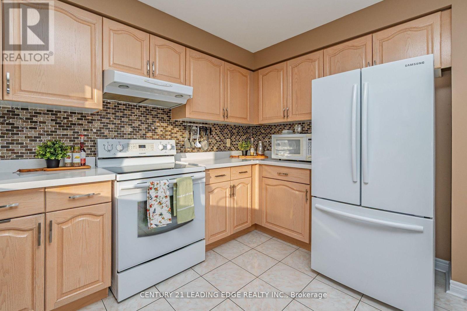 207 Larkin Avenue, Markham, Ontario  L3P 4Y7 - Photo 13 - N12616368