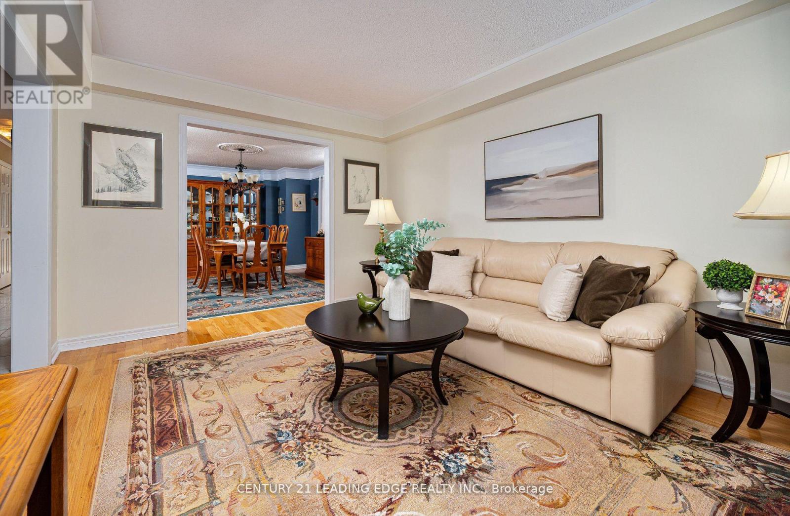 207 Larkin Avenue, Markham, Ontario  L3P 4Y7 - Photo 6 - N12616368