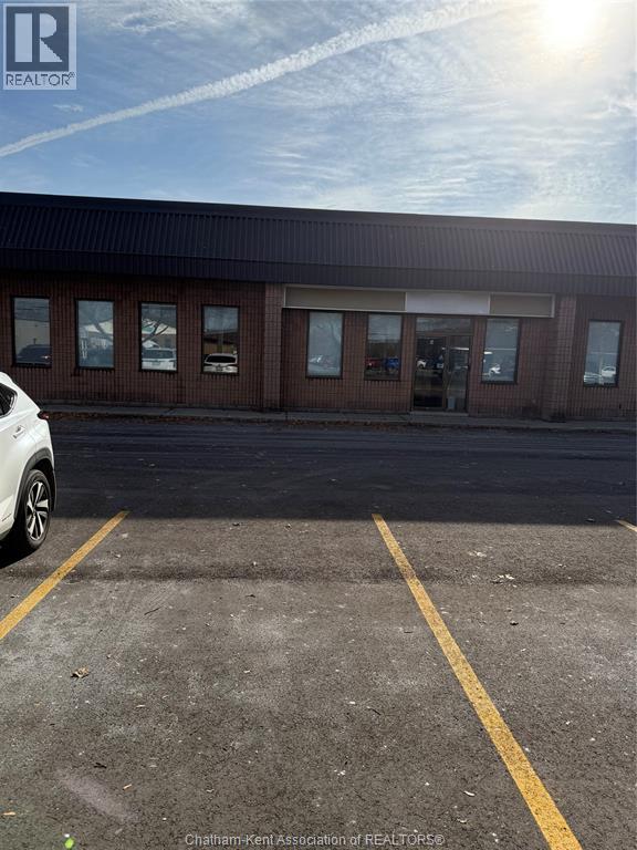 MLS# 25028880: 496 Riverview DRIVE, Chatham, Canada