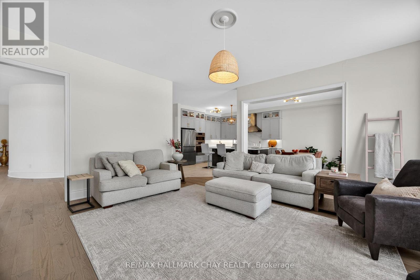 13 Sanford Circle, Springwater, Ontario  L9X 2A8 - Photo 13 - S12616342