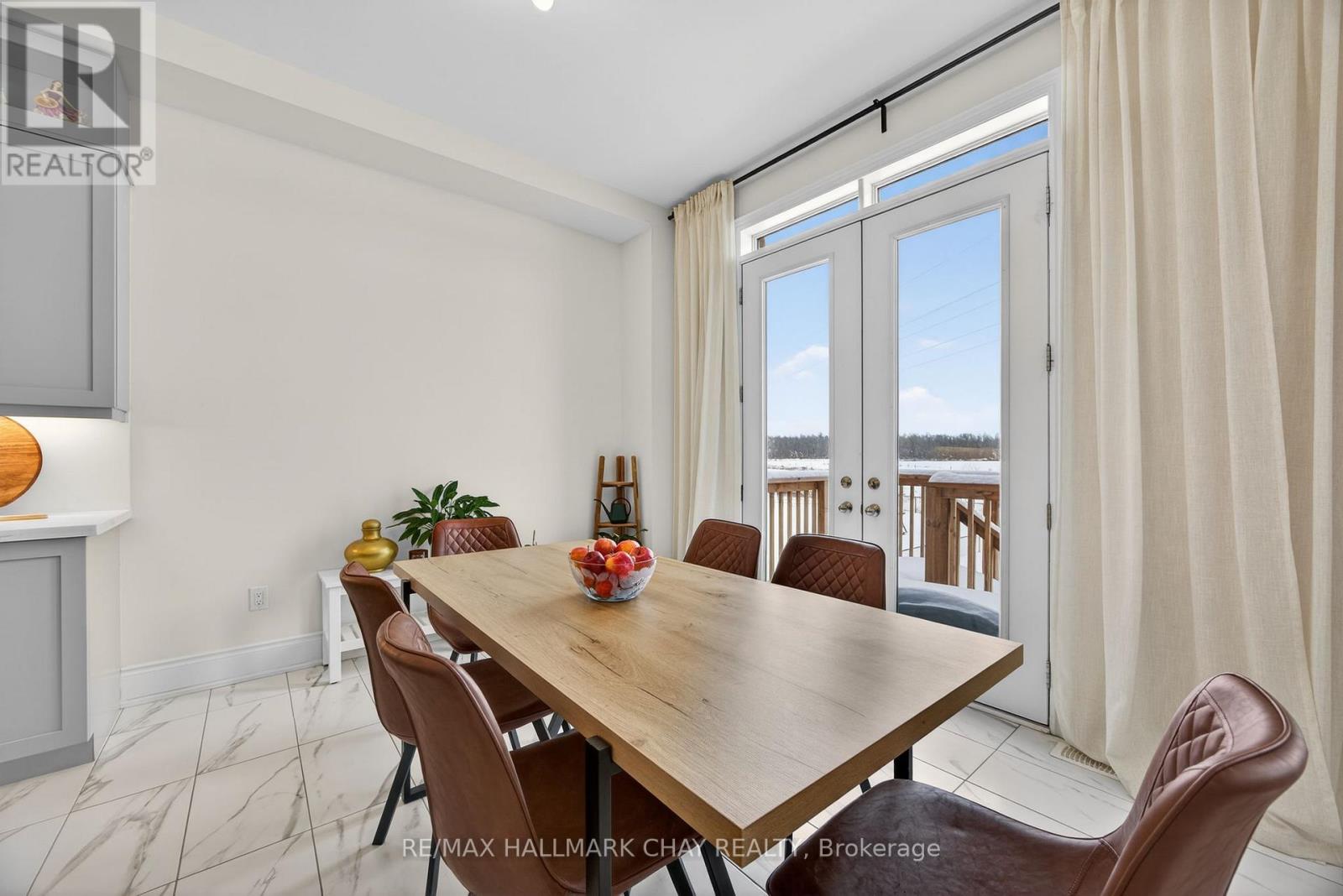 13 Sanford Circle, Springwater, Ontario  L9X 2A8 - Photo 14 - S12616342