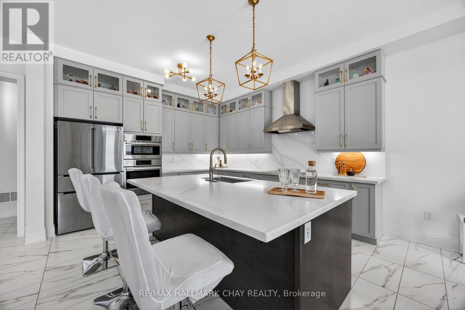 13 Sanford Circle, Springwater, Ontario  L9X 2A8 - Photo 16 - S12616342