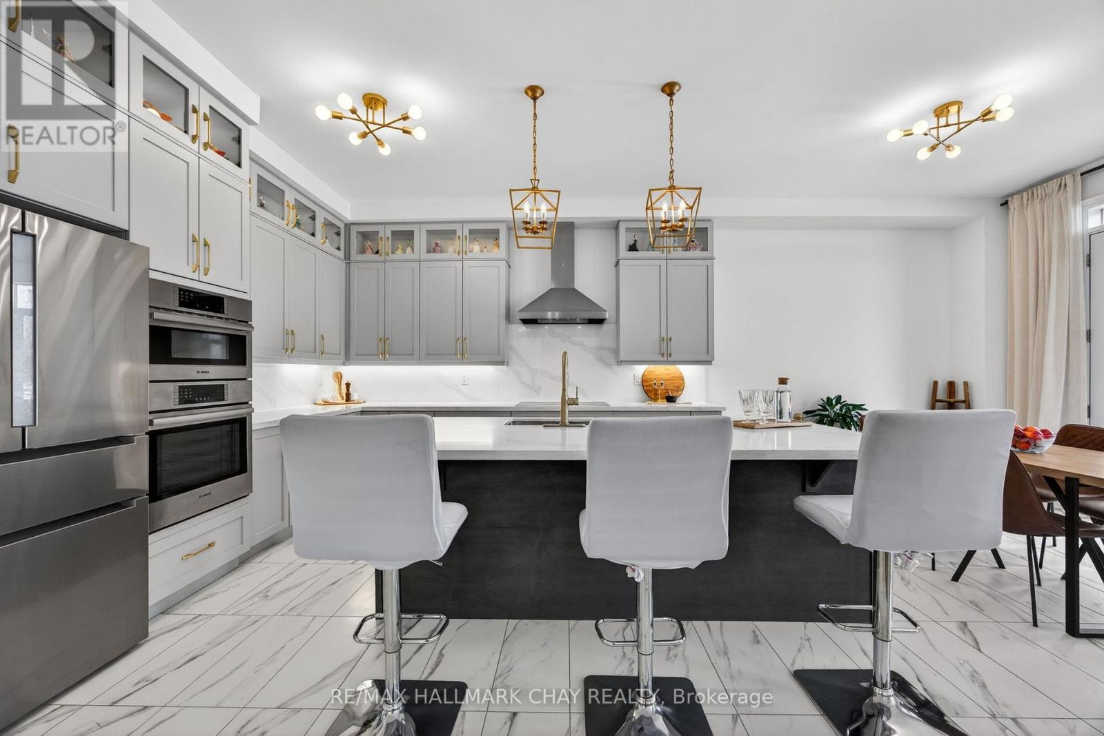 13 Sanford Circle, Springwater, Ontario  L9X 2A8 - Photo 17 - S12616342