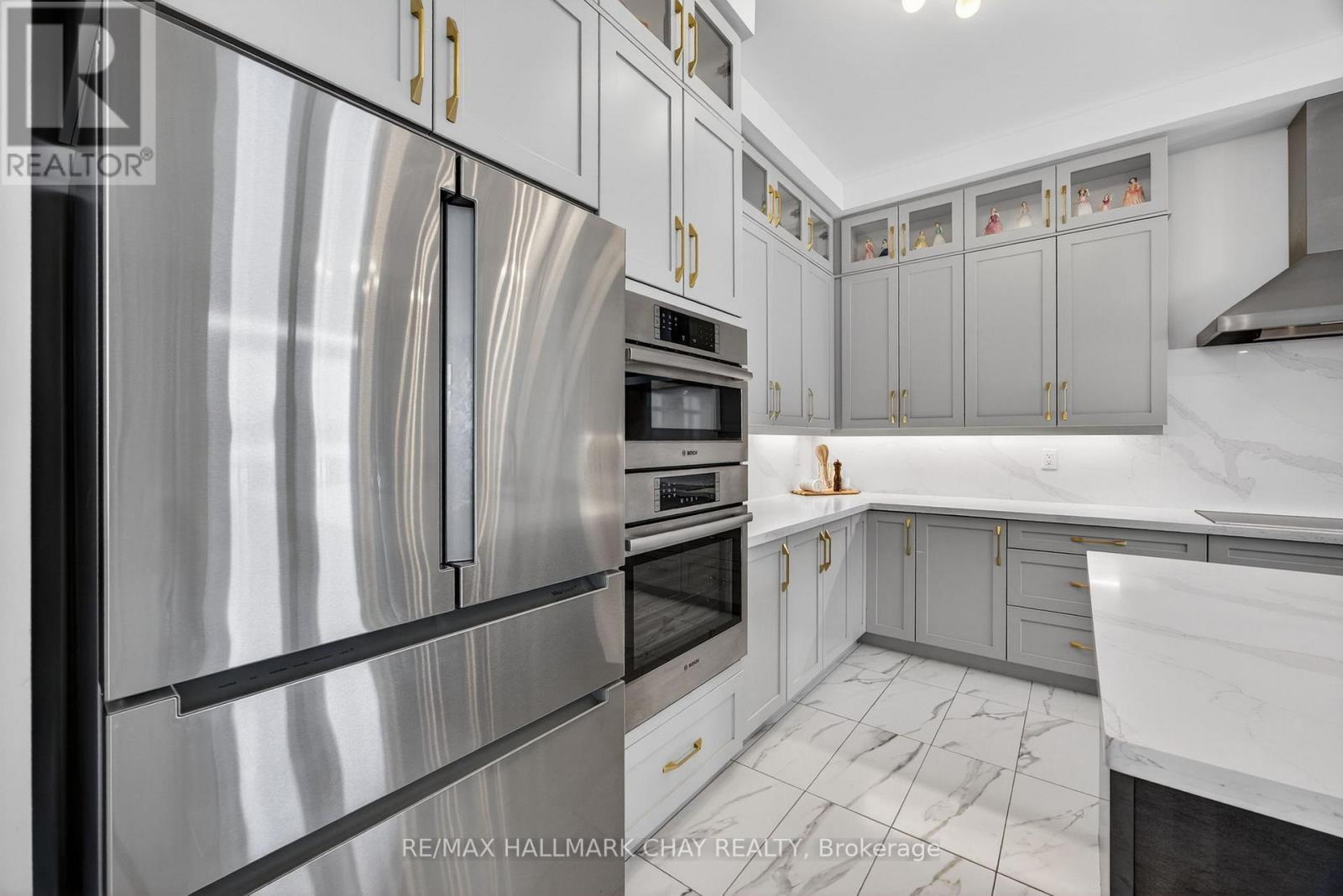 13 Sanford Circle, Springwater, Ontario  L9X 2A8 - Photo 18 - S12616342