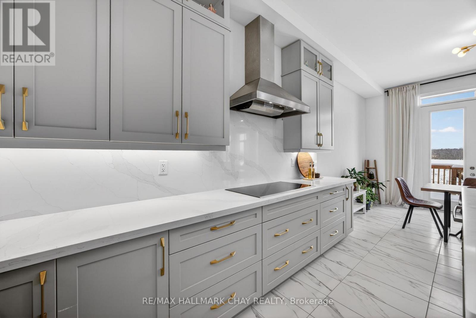 13 Sanford Circle, Springwater, Ontario  L9X 2A8 - Photo 19 - S12616342