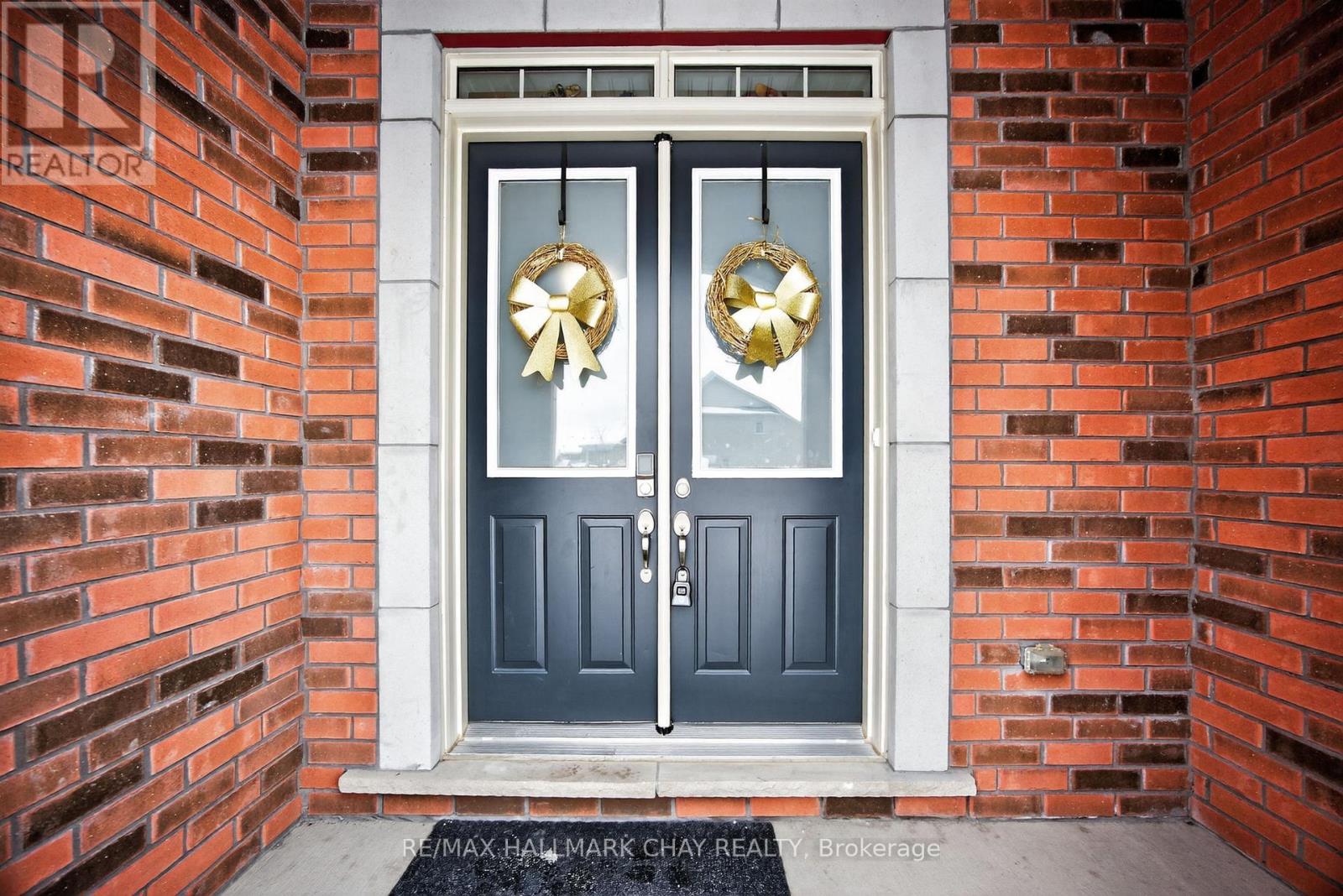 13 Sanford Circle, Springwater, Ontario  L9X 2A8 - Photo 3 - S12616342