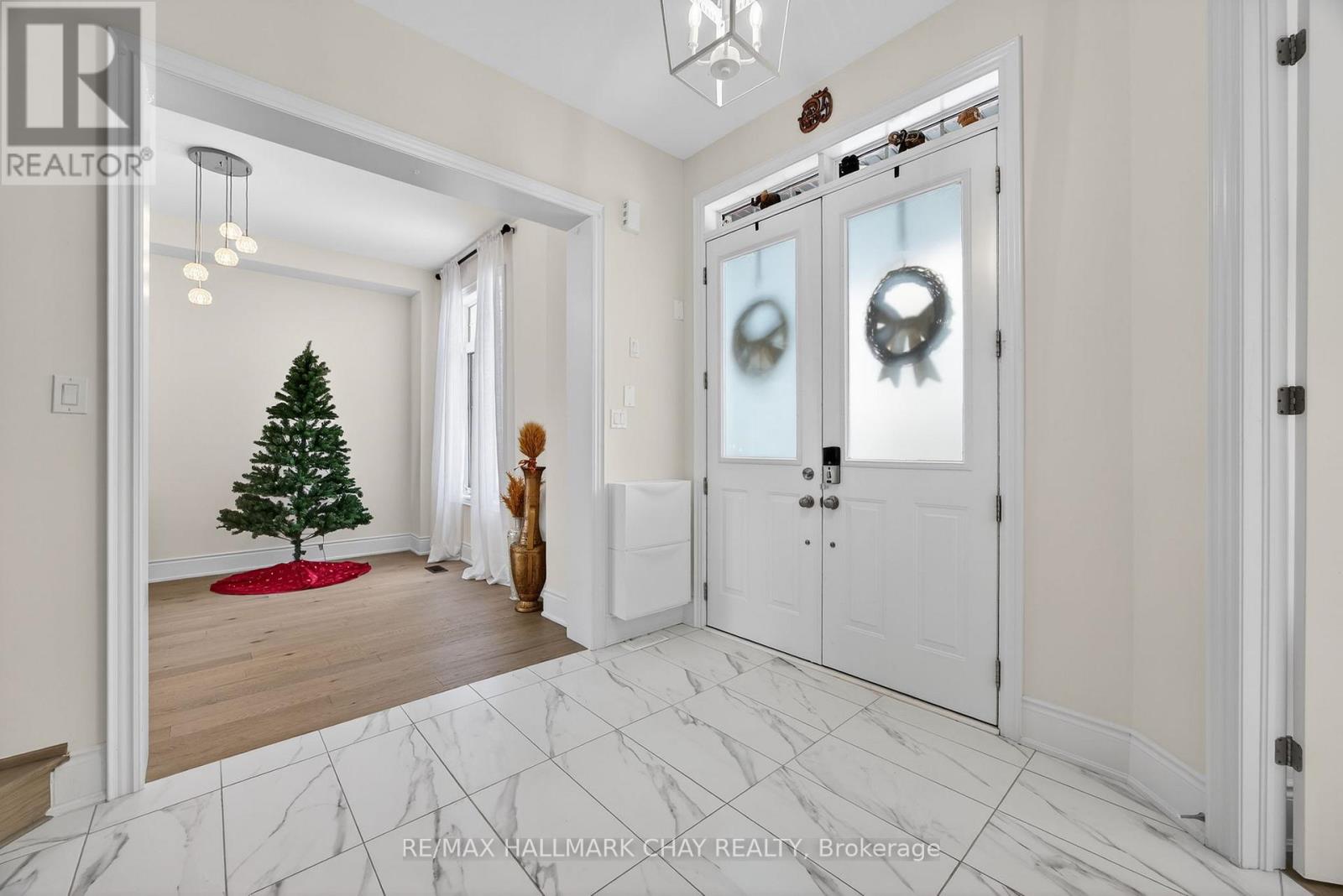 13 Sanford Circle, Springwater, Ontario  L9X 2A8 - Photo 4 - S12616342