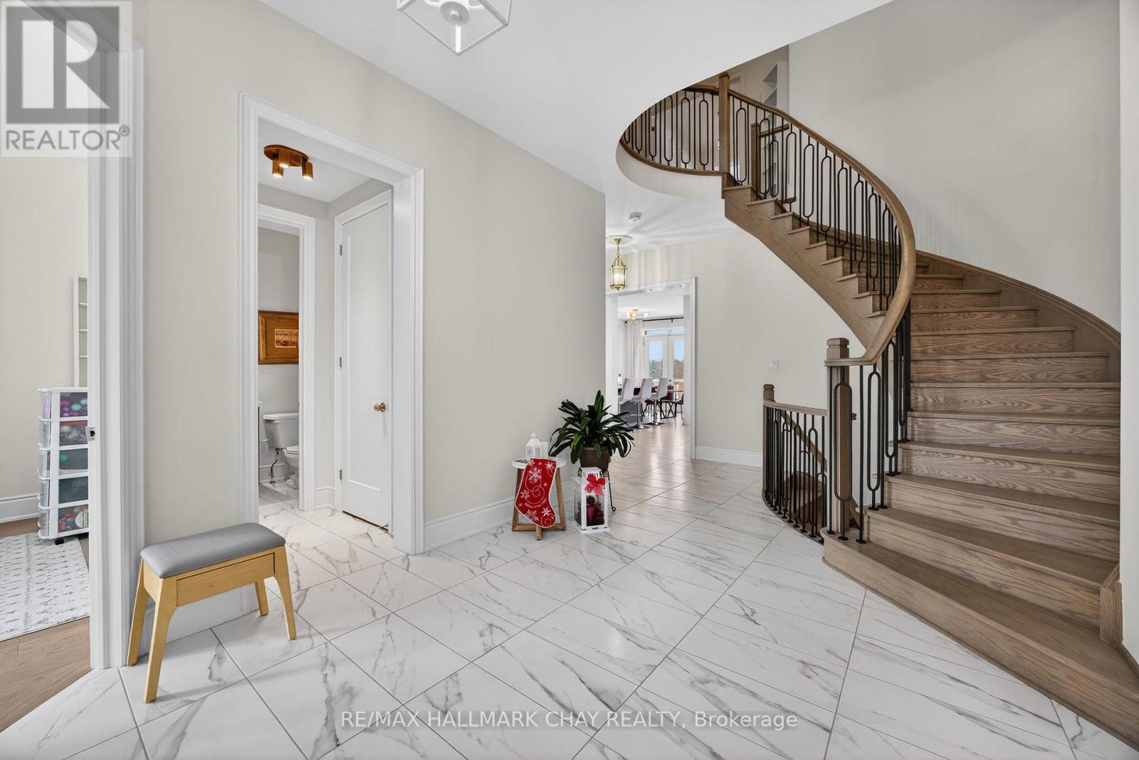 13 Sanford Circle, Springwater, Ontario  L9X 2A8 - Photo 5 - S12616342