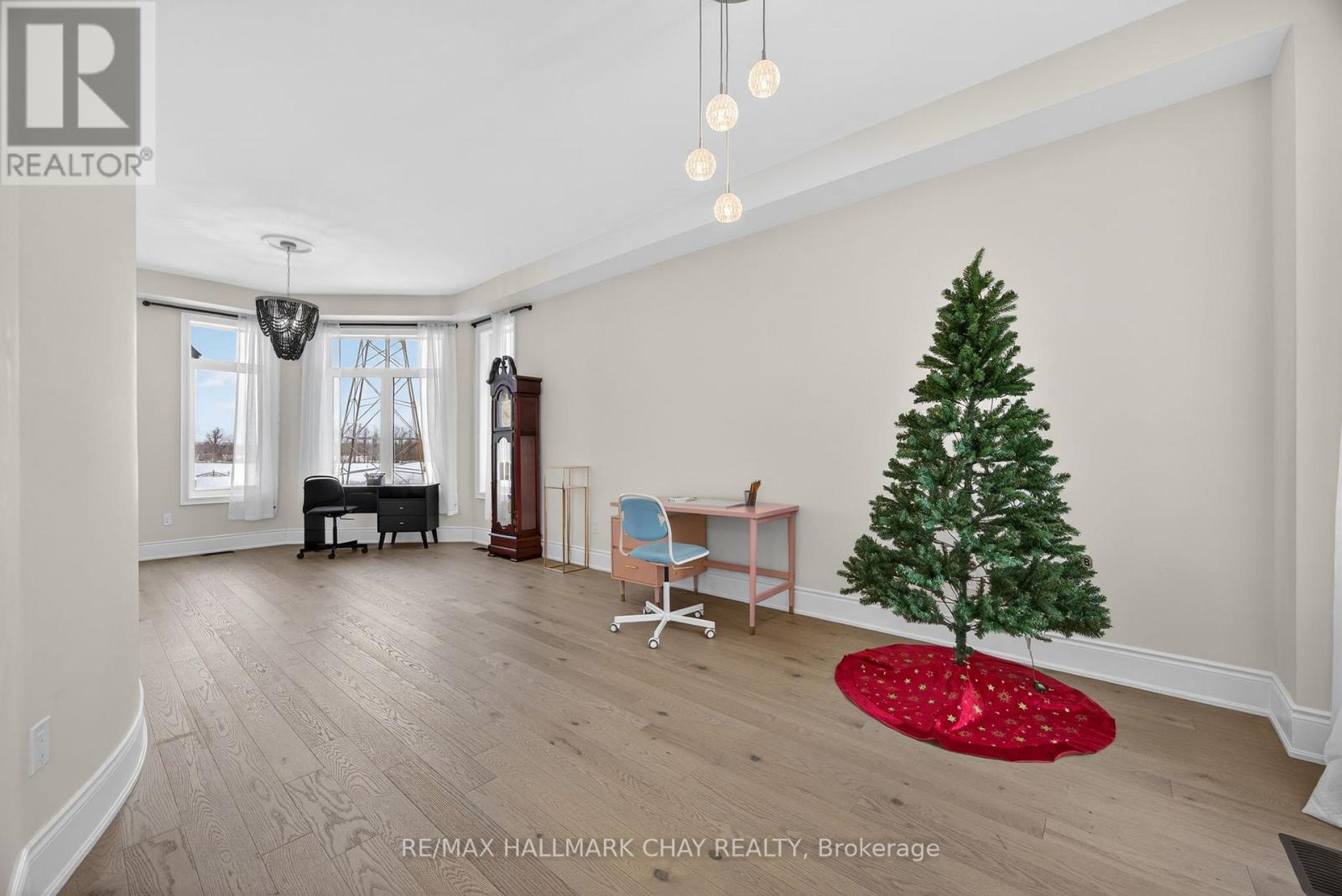 13 Sanford Circle, Springwater, Ontario  L9X 2A8 - Photo 6 - S12616342