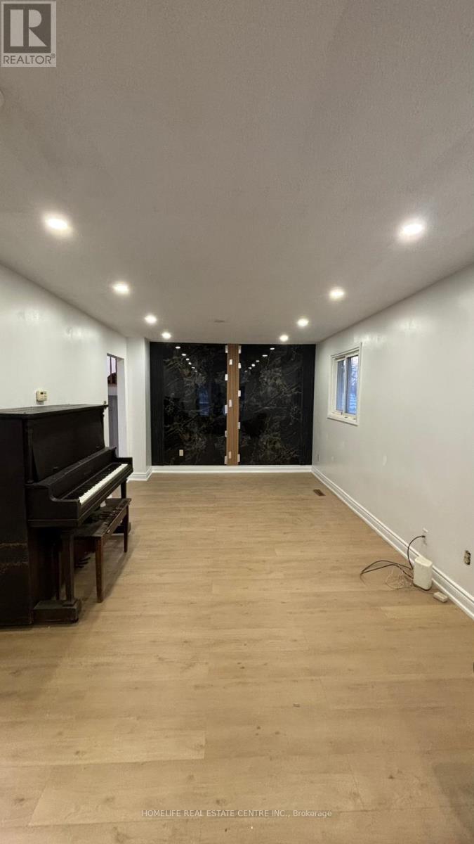 97 Fairglen Avenue, Brampton (Brampton West), Ontario  L6X 1K7 - Photo 3 - W12616256