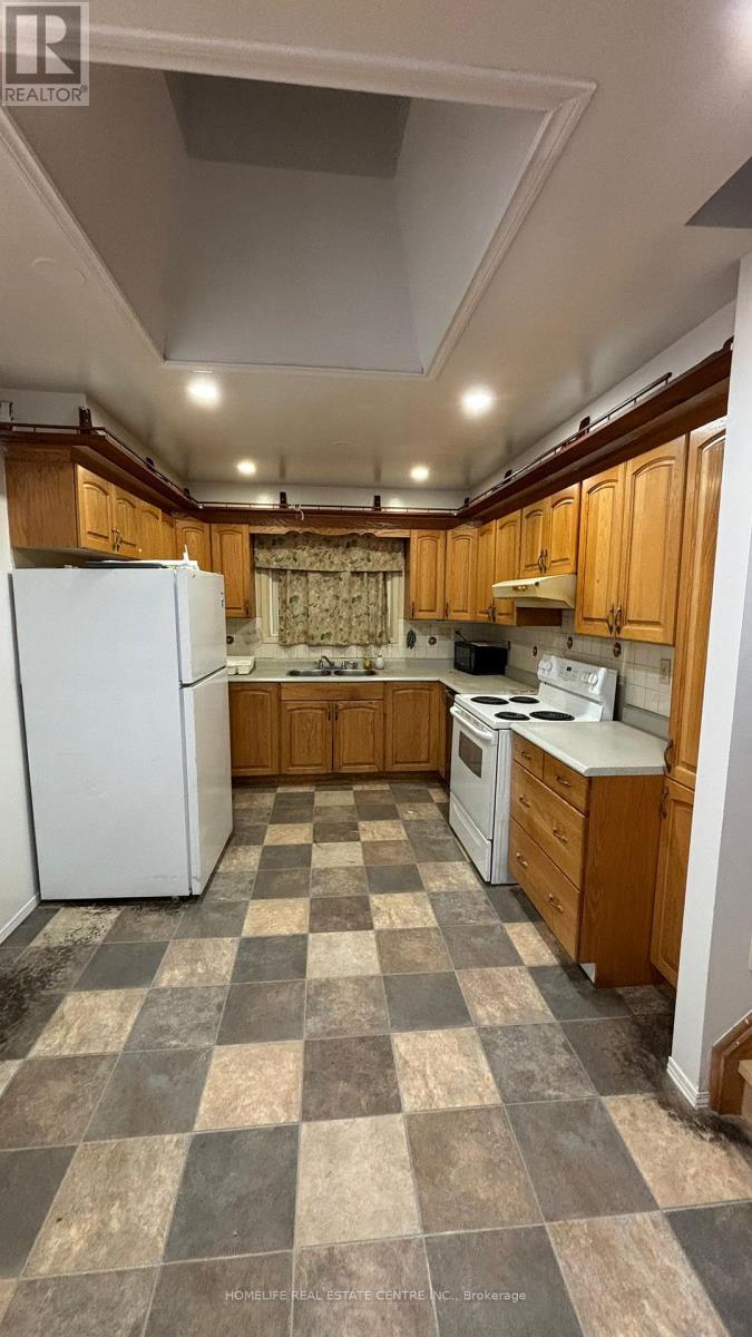 97 Fairglen Avenue, Brampton (Brampton West), Ontario  L6X 1K7 - Photo 4 - W12616256