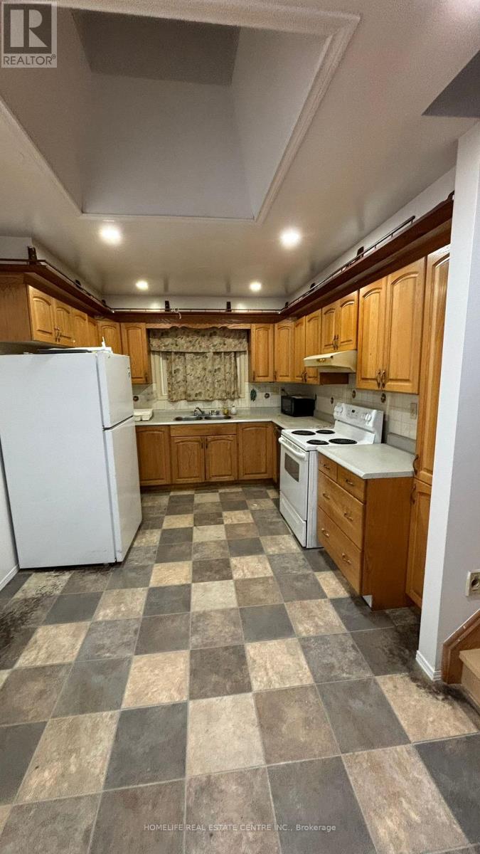 97 Fairglen Avenue, Brampton (Brampton West), Ontario  L6X 1K7 - Photo 5 - W12616256