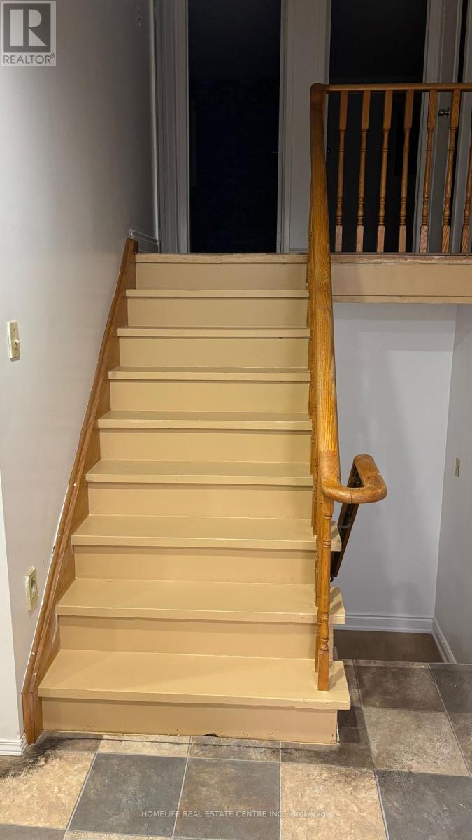 97 Fairglen Avenue, Brampton (Brampton West), Ontario  L6X 1K7 - Photo 6 - W12616256