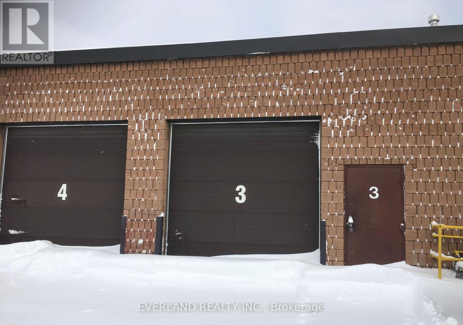 # E3 - 1585 Britannia Road E, Mississauga, Ontario  L4W 2M4 - Photo 2 - W12616268