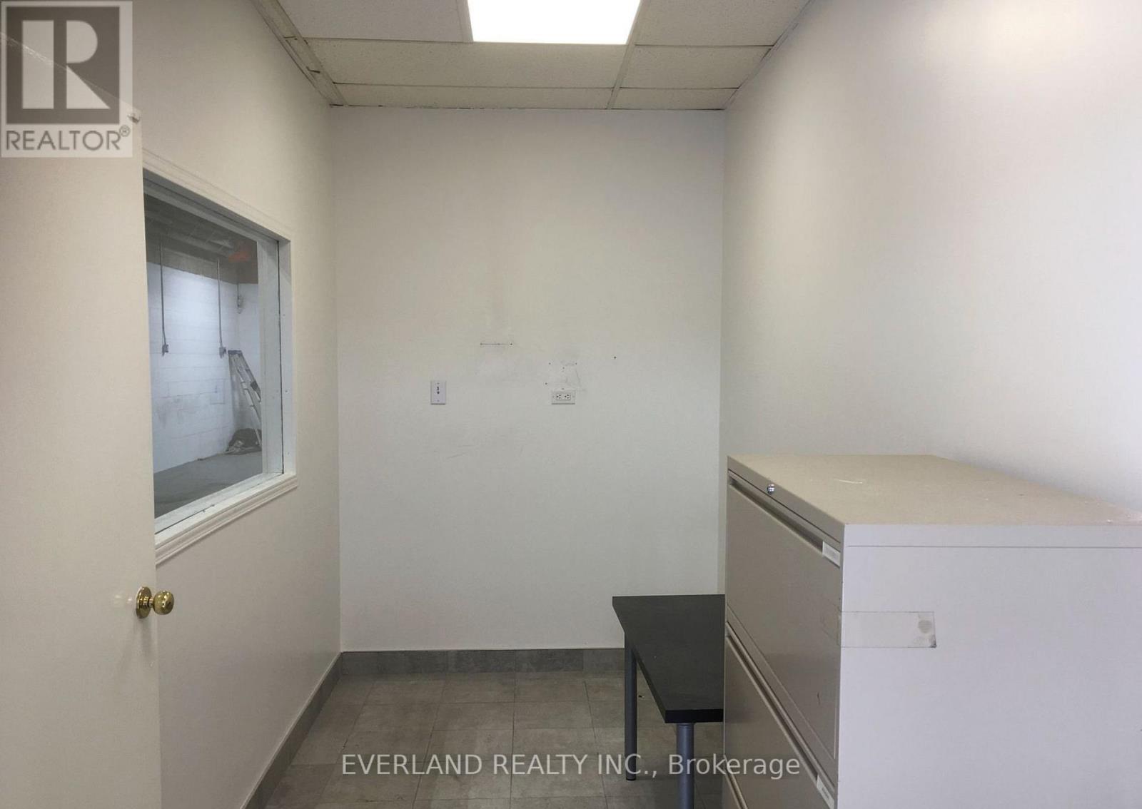 # E3 - 1585 Britannia Road E, Mississauga, Ontario  L4W 2M4 - Photo 4 - W12616268