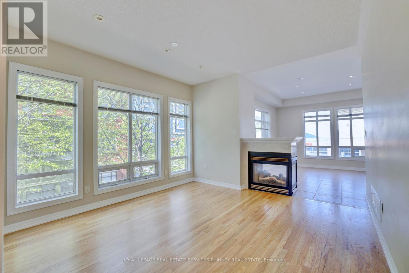 165 Lakeshore Road E, Mississauga, Ontario  L5G 4T9 - Photo 11 - W12616272