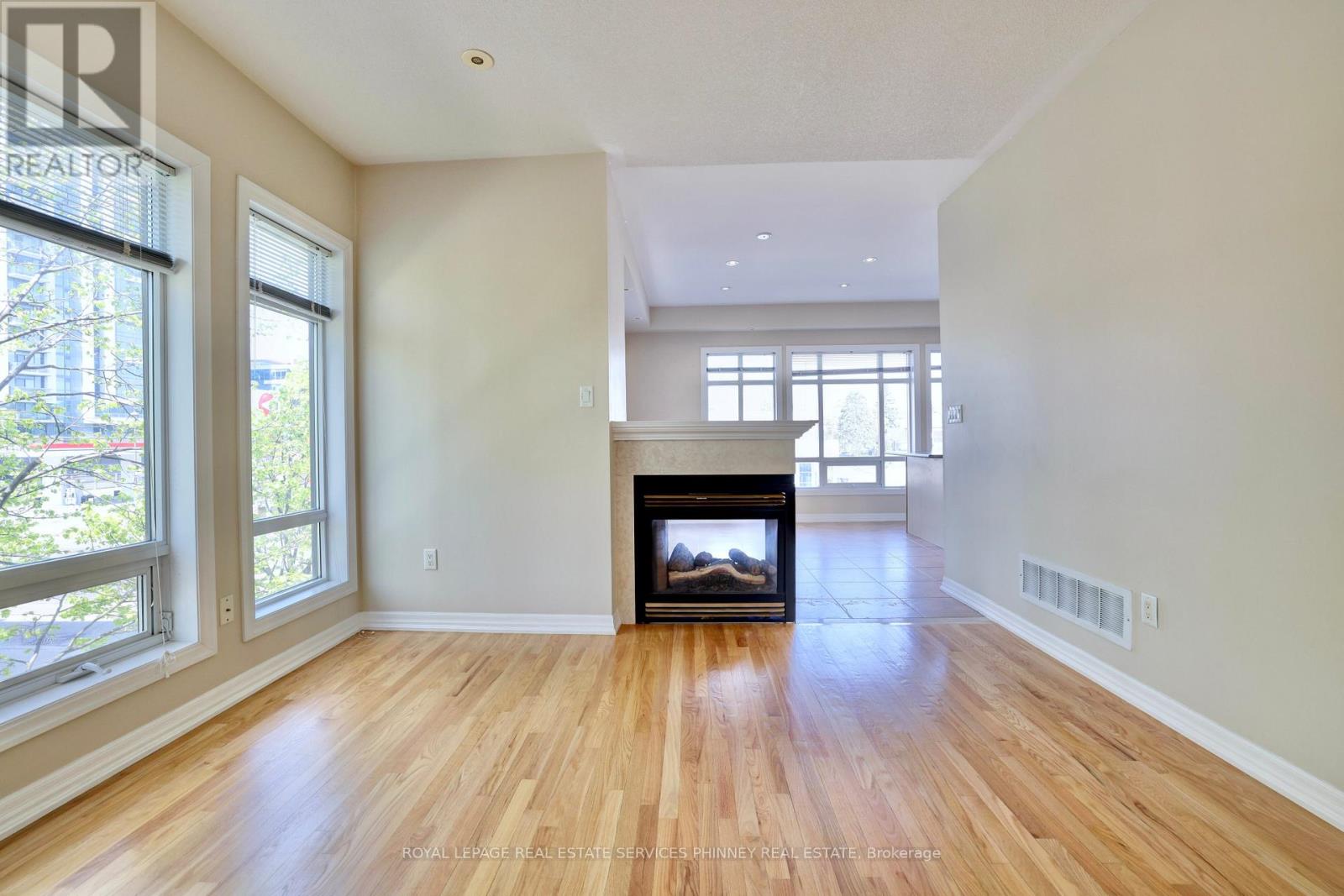 165 Lakeshore Road E, Mississauga, Ontario  L5G 4T9 - Photo 15 - W12616272