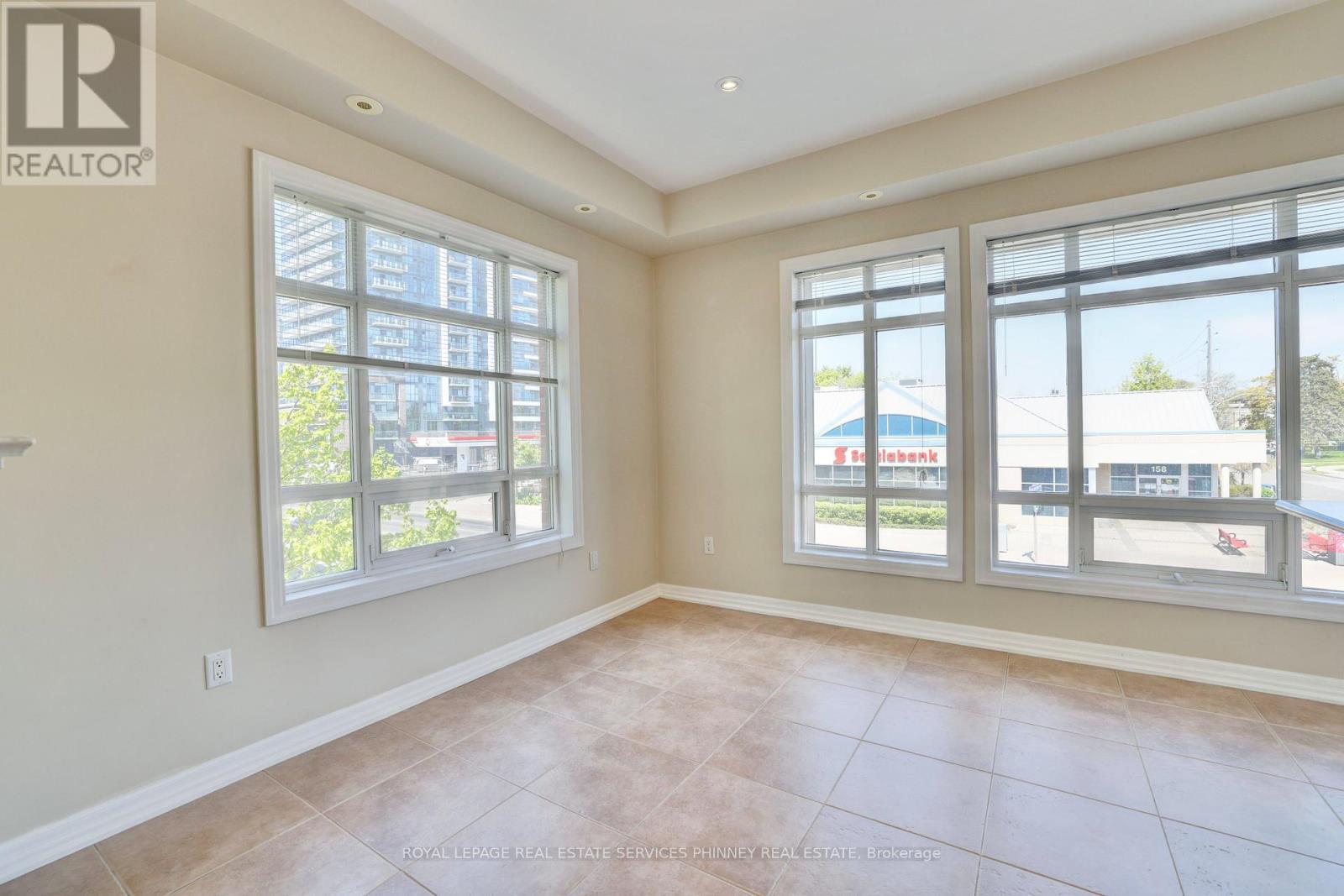 165 Lakeshore Road E, Mississauga, Ontario  L5G 4T9 - Photo 16 - W12616272