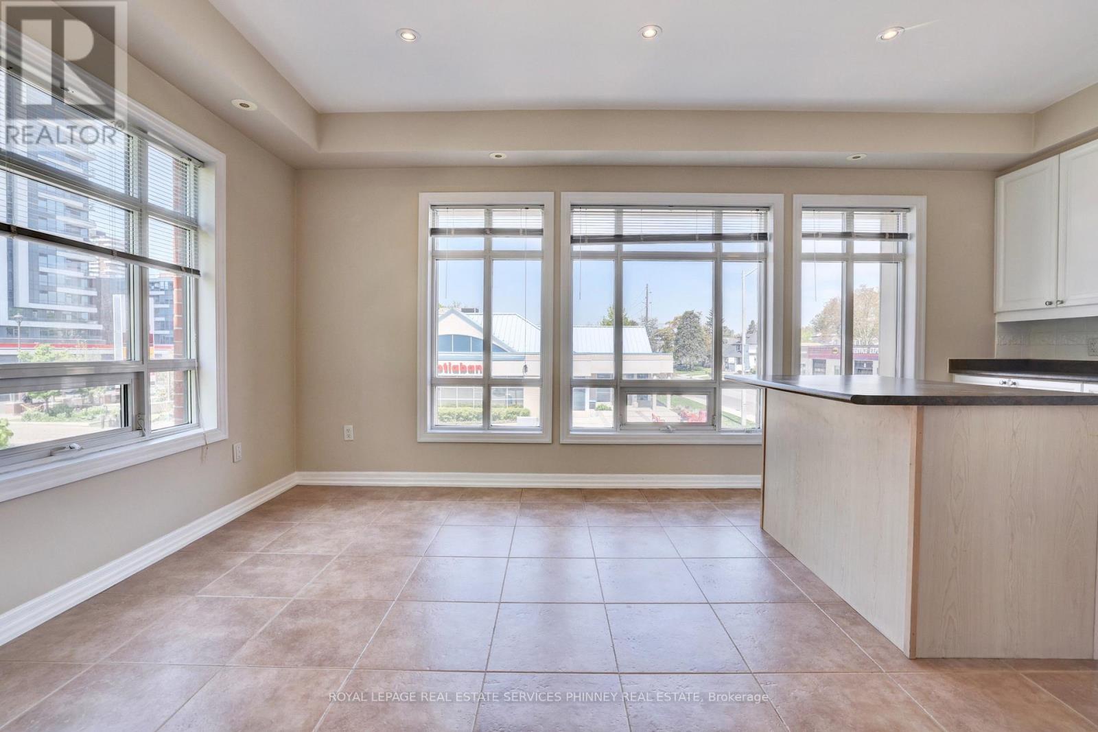 165 Lakeshore Road E, Mississauga, Ontario  L5G 4T9 - Photo 19 - W12616272