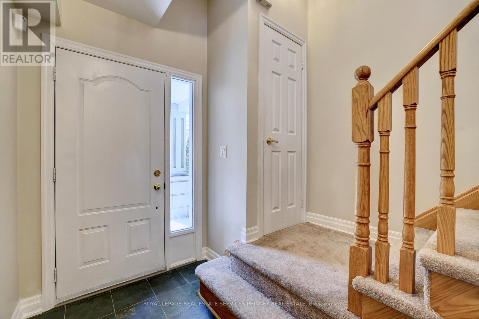 165 Lakeshore Road E, Mississauga, Ontario  L5G 4T9 - Photo 3 - W12616272