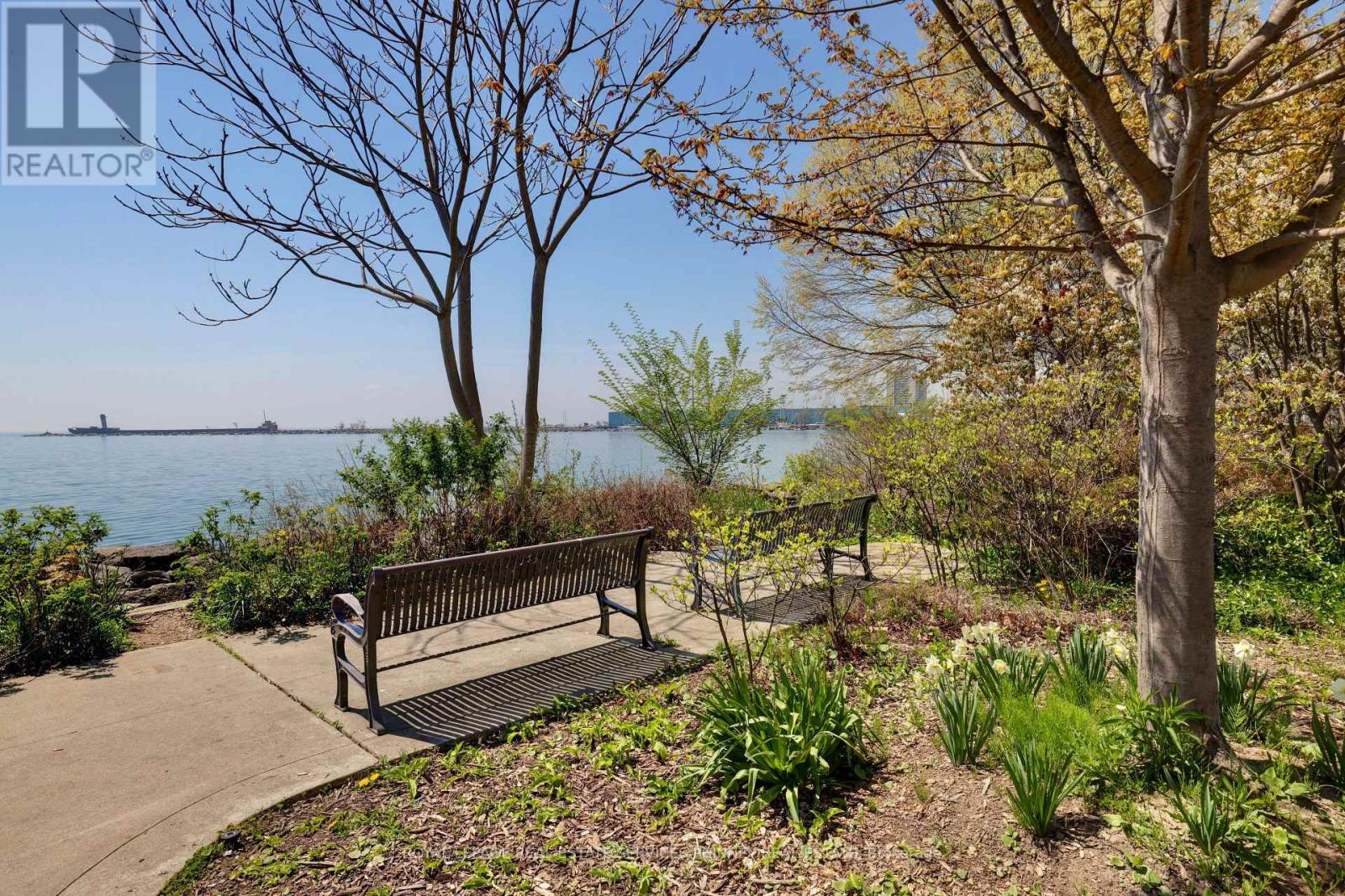 165 Lakeshore Road E, Mississauga, Ontario  L5G 4T9 - Photo 38 - W12616272